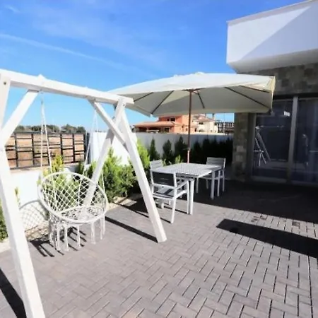 Villa De Sol In Los Alcazares With 4 Bedrooms, Private Swimming Pool, Sauna And Jacuzzi. Exterior photo