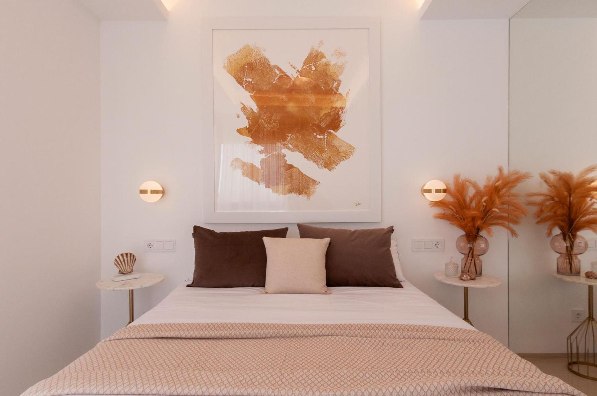 De Sol In Alcazares With 4 Bedrooms, Private Swimming Pool, Sauna And Jacuzzi. Villa