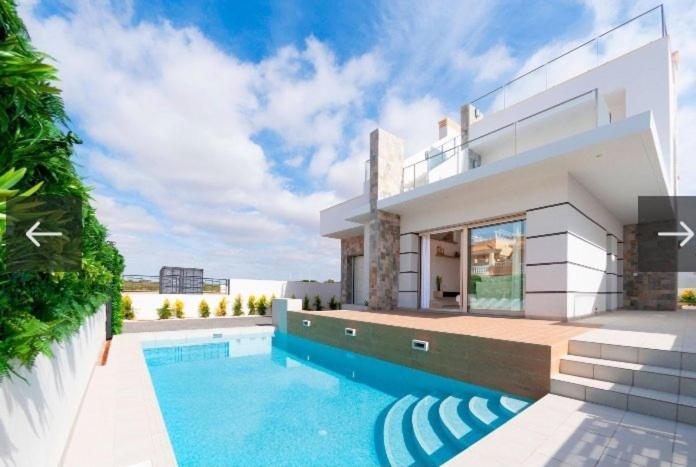 Villa De Sol In Alcazares With 4 Bedrooms, Private Swimming Pool, Sauna And Jacuzzi. *