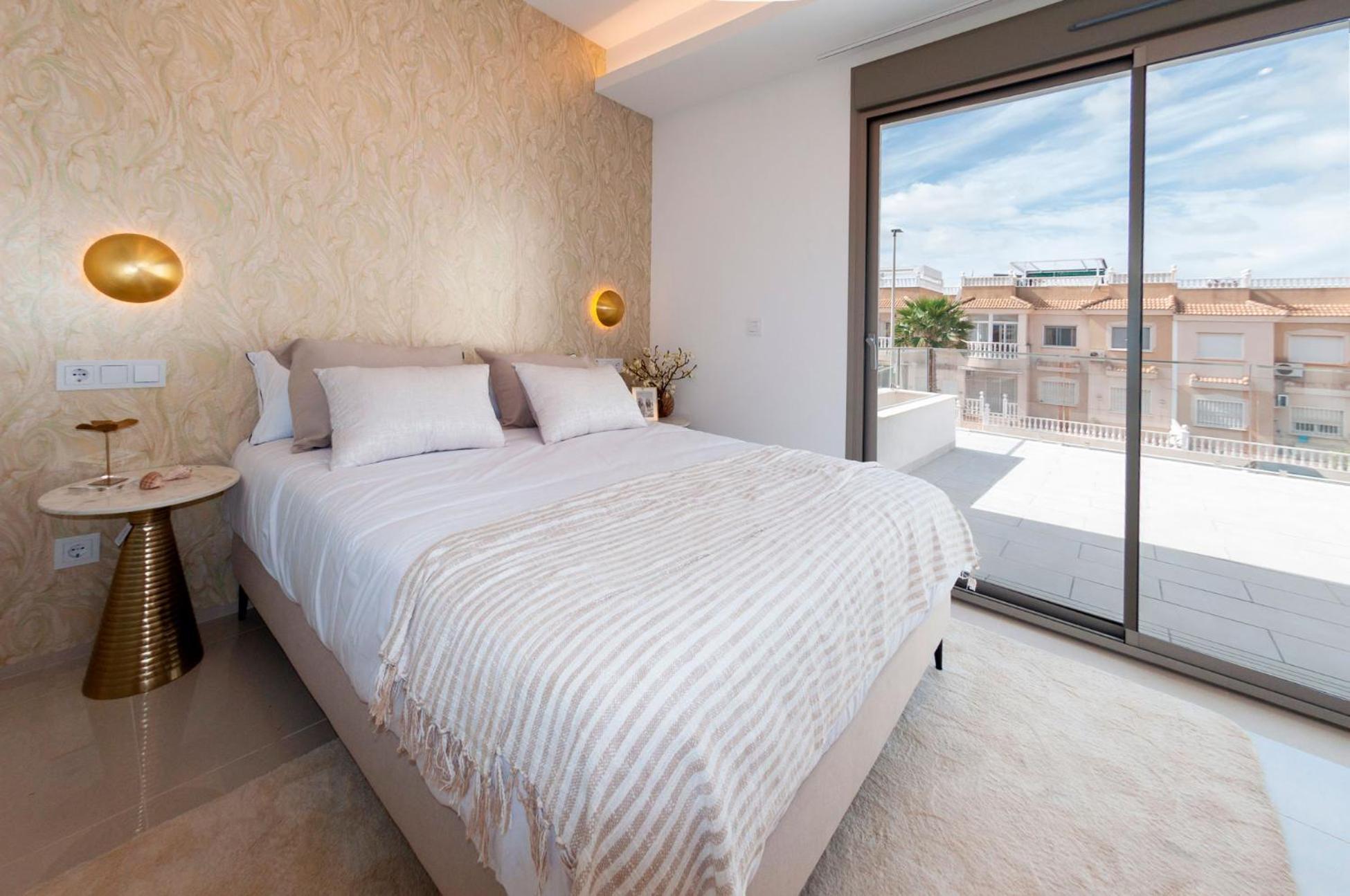 De Sol In Alcazares With 4 Bedrooms, Private Swimming Pool, Sauna And Jacuzzi. Los Alcázares